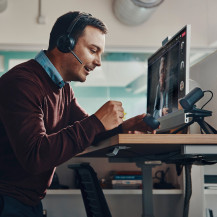 HP Poly Voyager Focus 2 USB-C-C Headset +USB-C/A Adapter +Charging Stand