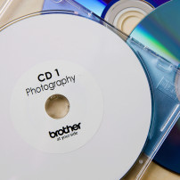 NASTRO BROTHER DK-11207 ADESIVO in PELLICOLA 100 ETICHETTE CD/DVD diam. 58mm
