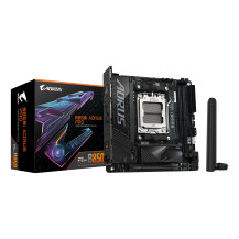 GIGABYTE B850I AORUS PRO Scheda Madre - Supporta processori AMD Ryzen Serie 9000, VRM digitale a 8+2+1 fasi, fino a 8400MHz DDR5