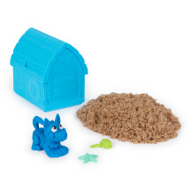 Kinetic Sand , Mini Cagnolino, 170g di Sabbia Cinetica Naturale, 1 Cagnolino a Sorpresa, 2 Accessori, Custodia a Forma di Cuccia