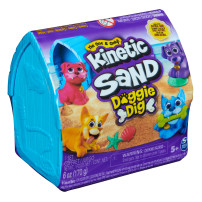 Kinetic Sand , Mini Cagnolino, 170g di Sabbia Cinetica Naturale, 1 Cagnolino a Sorpresa, 2 Accessori, Custodia a Forma di Cuccia