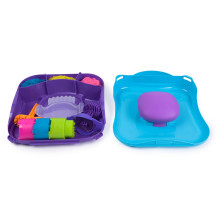 Kinetic Sand , Set di Gioco Squish Motion, Sabbia Colorata Rosa, Gialla, Blu, Sabbia Cinetica 453g, 5 Accessori, Comoda Valigett