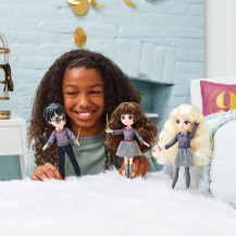 Wizarding World | Bambola articolata Harry Potter 20cm | Bacchetta e divisa di Hogwarts inclusa | Collezione Harry Potter | Per 